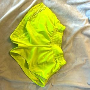 Electric Lemon 2.5”, low-rise, lined, size 0 hotty hot shorts